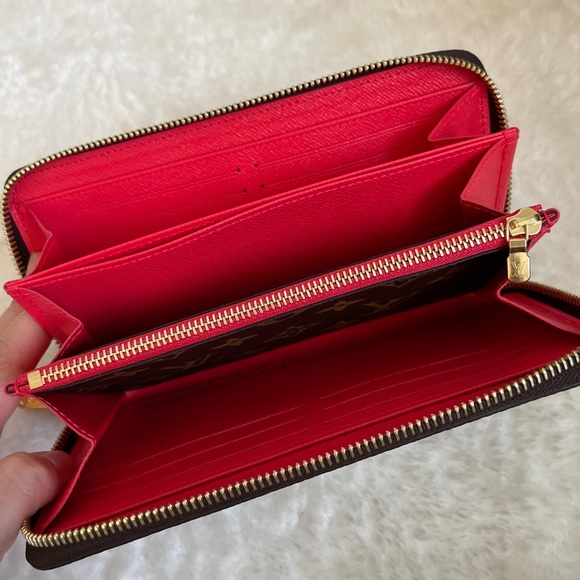 SOLD!!! Louis Vuitton Monogram Zippy Wallet 2021 Xmas Vivienne Limited Edition - Picture 5 of 6